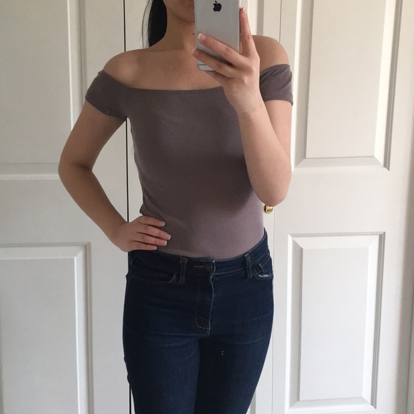 DELANEY - Off The Shoulder Ribbed Top - Picture 6 of 8
